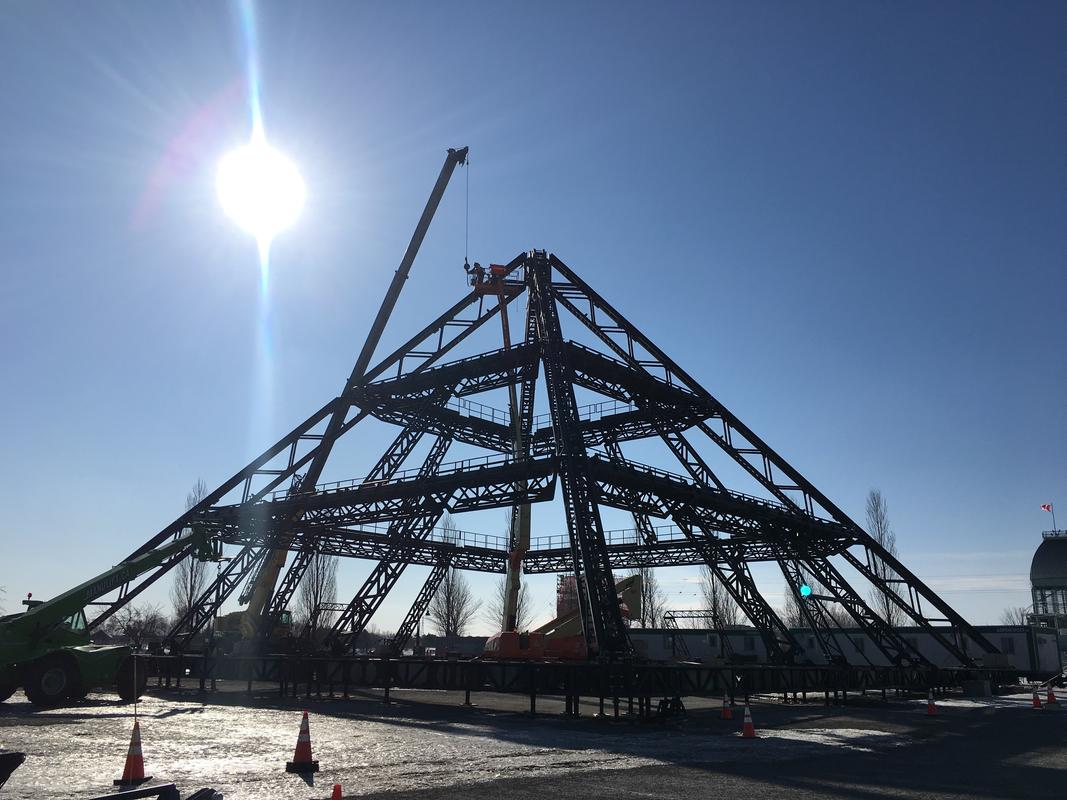 Pyramide structure